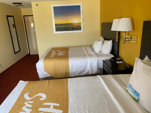 Days Inn & Suites by Wyndham Des Moines Airport image 12