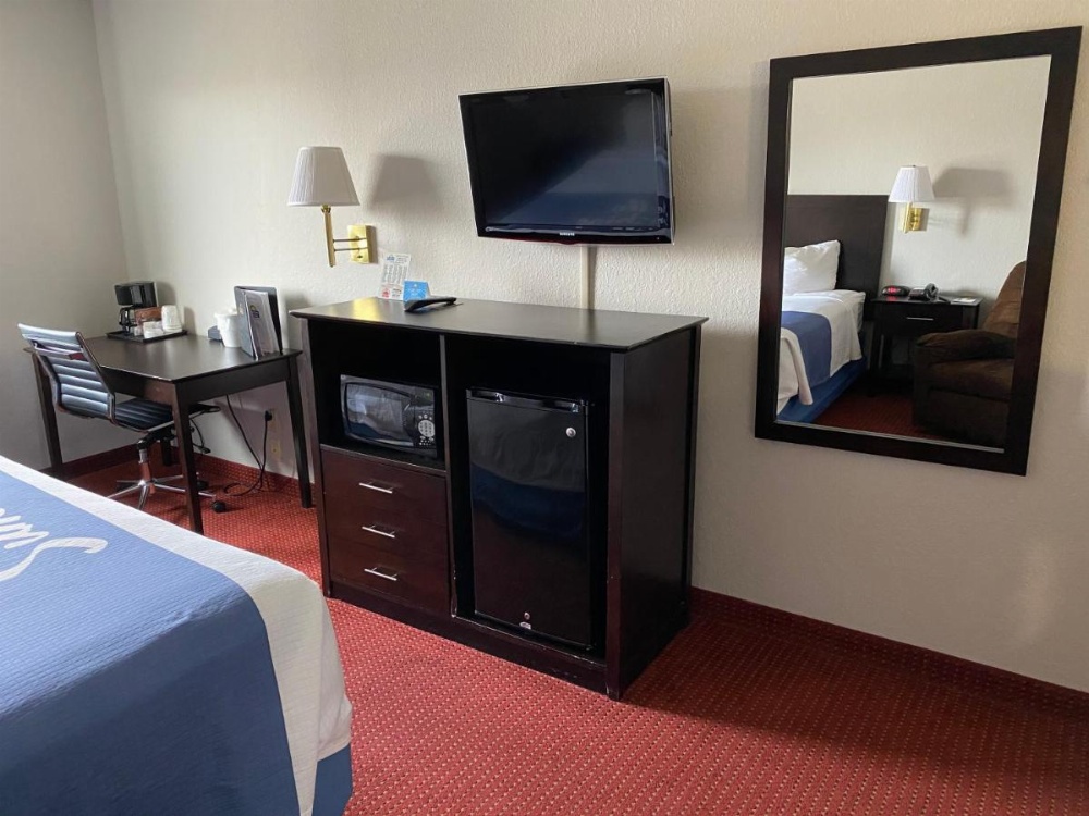 Days Inn & Suites by Wyndham Des Moines Airport Image 13