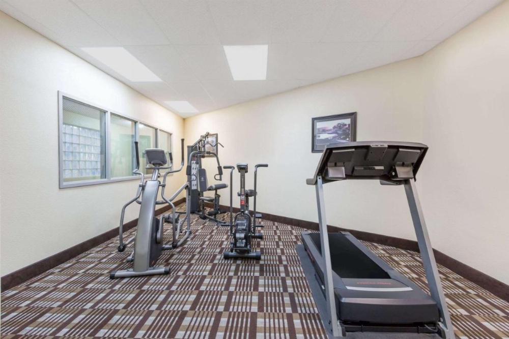 Days Inn & Suites by Wyndham Des Moines Airport Image 16
